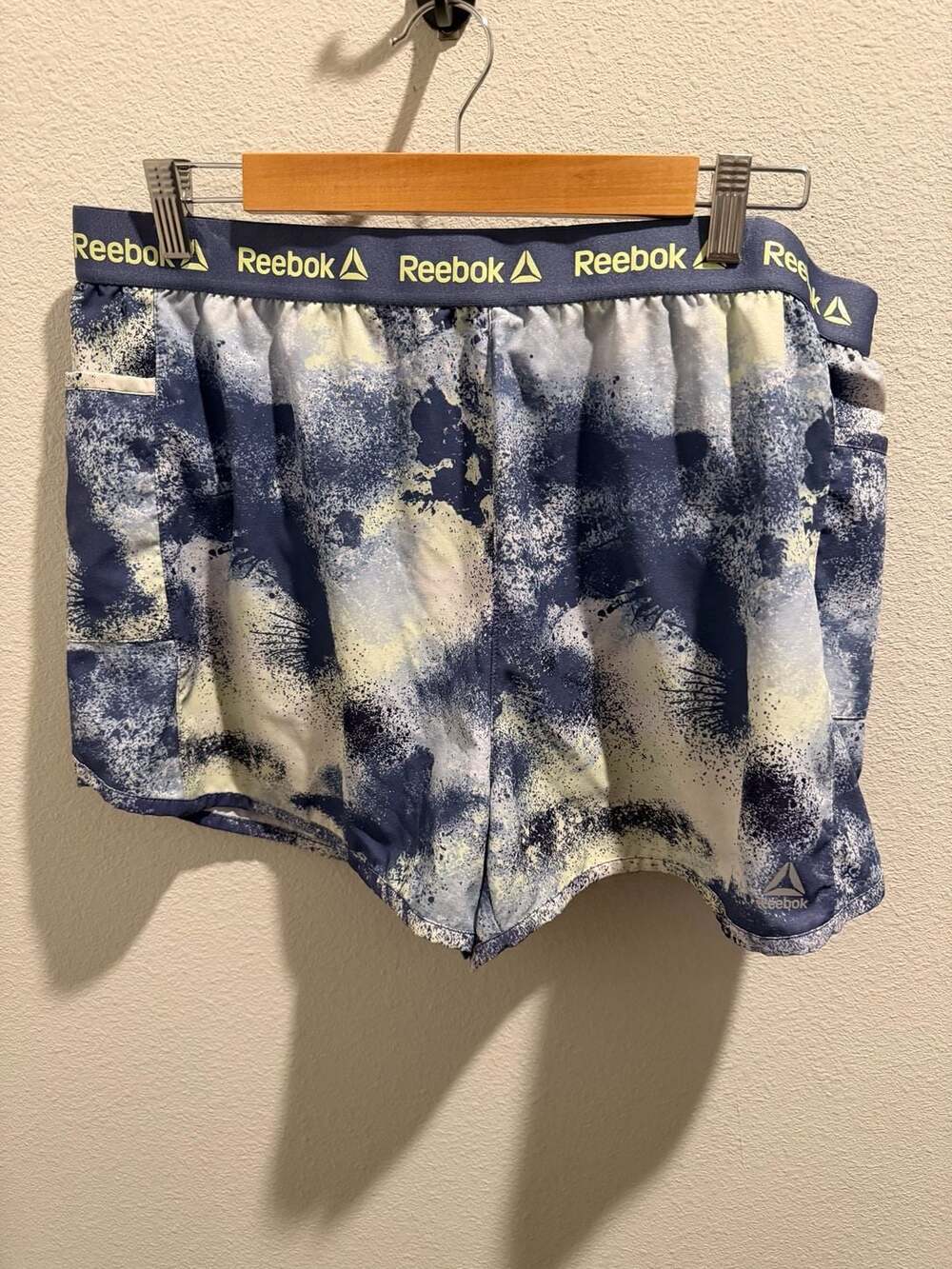 Reebok Multicolored Shorts With Side Pockets & Elastic Waistband. Size XXL.